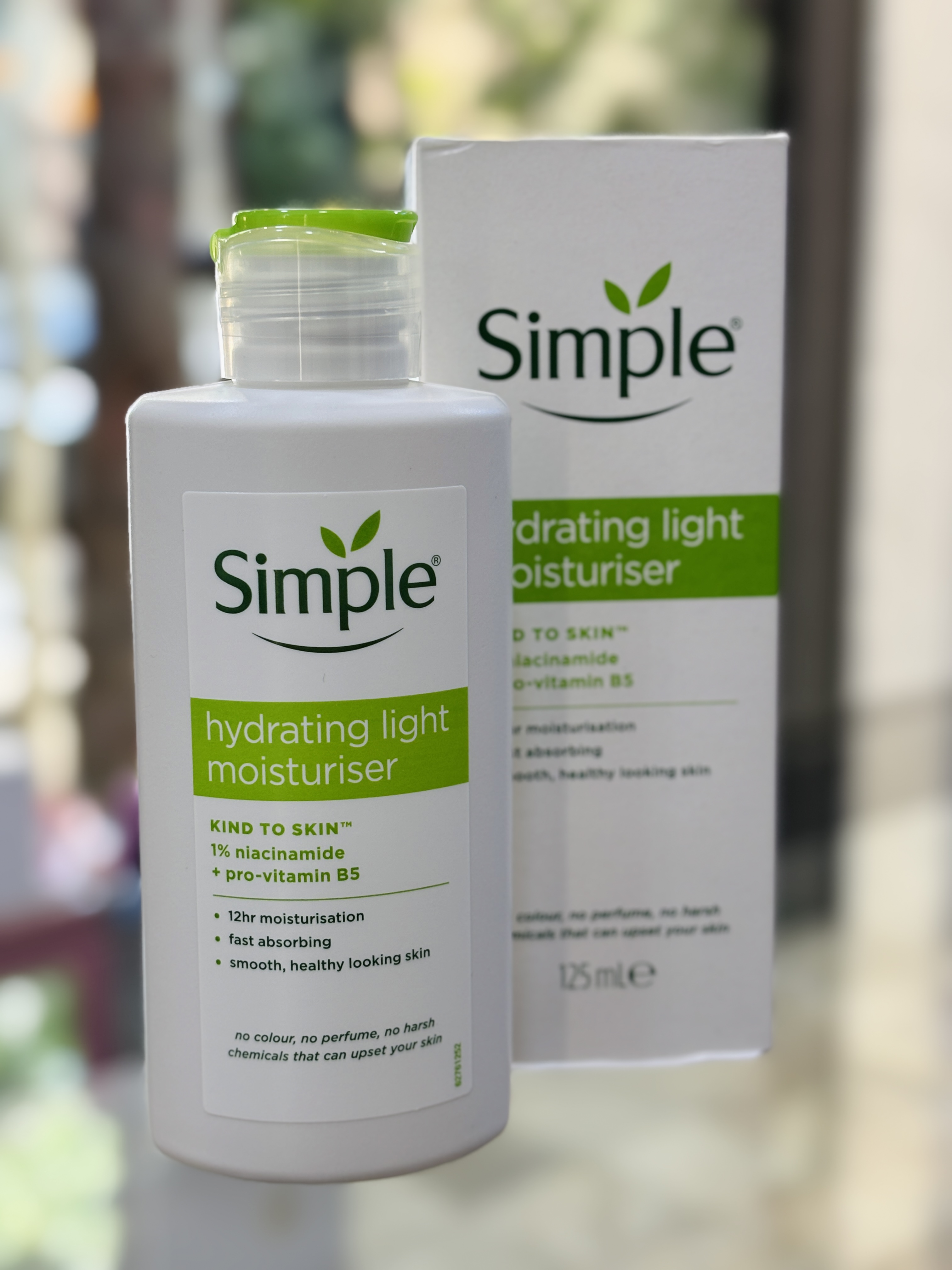 کرم آبرسان ‌و مرطوب کننده سیمپل مدل لایت|  ۱۲۵ml Hydrating Light Moisturiser